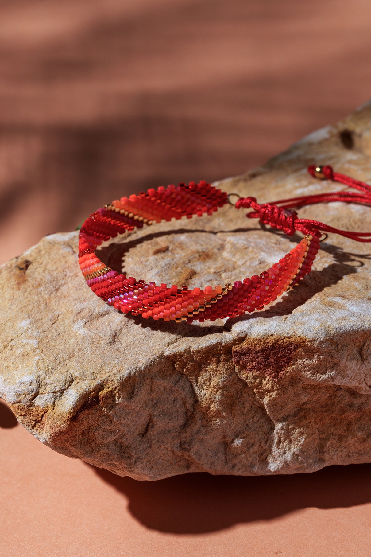 SANTA MARTA Pulsera Ajustable en Rojo